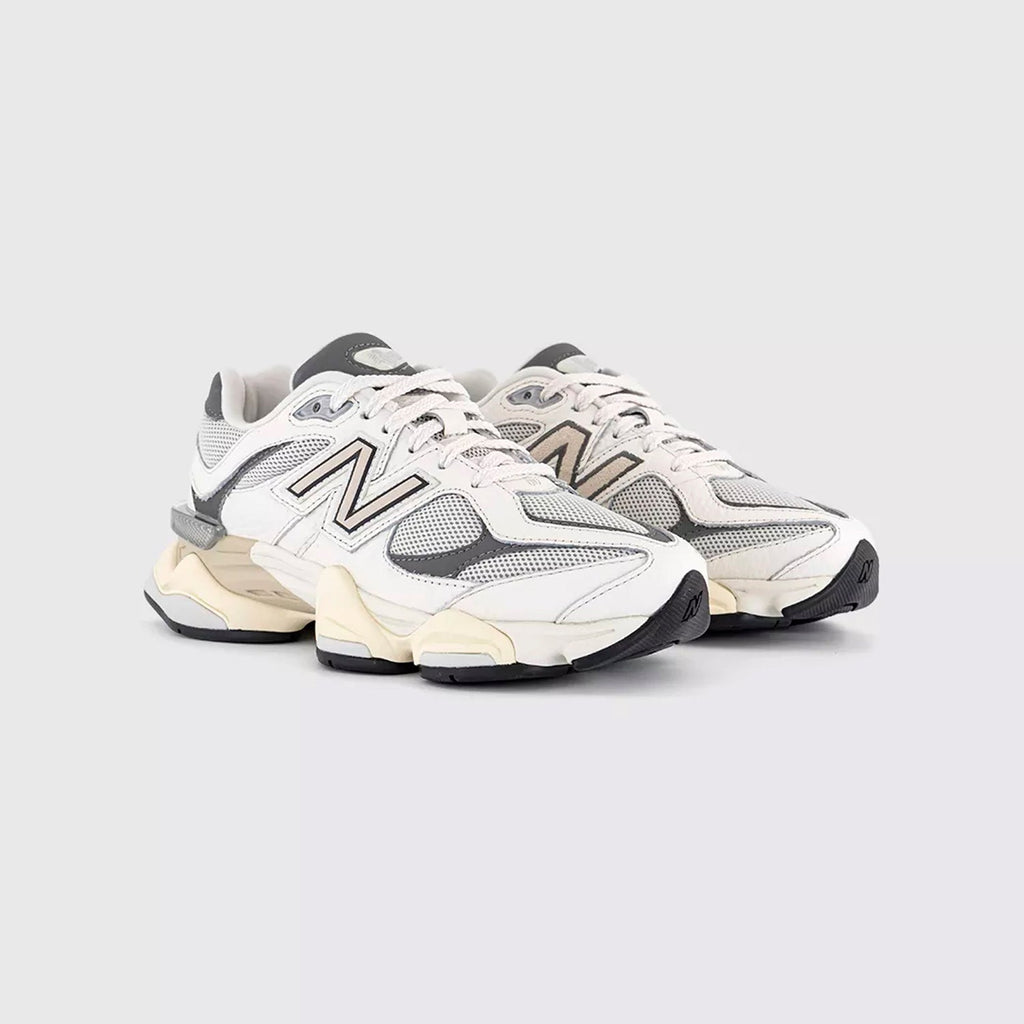 New Balance 9060 – Chunky Retro-Futuristic Sneakers (Unisex)