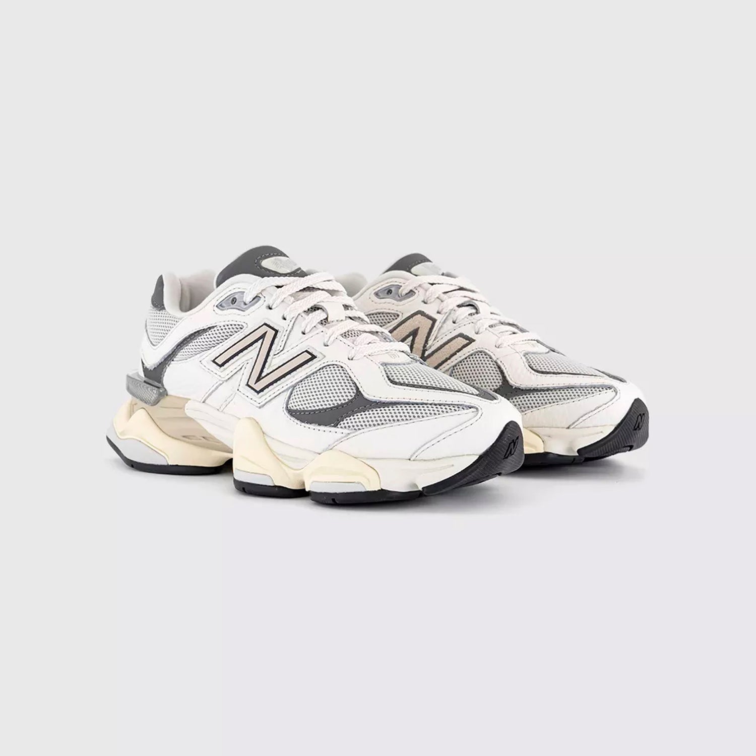 New Balance 9060 – Chunky Retro-Futuristic Sneakers (Unisex)
