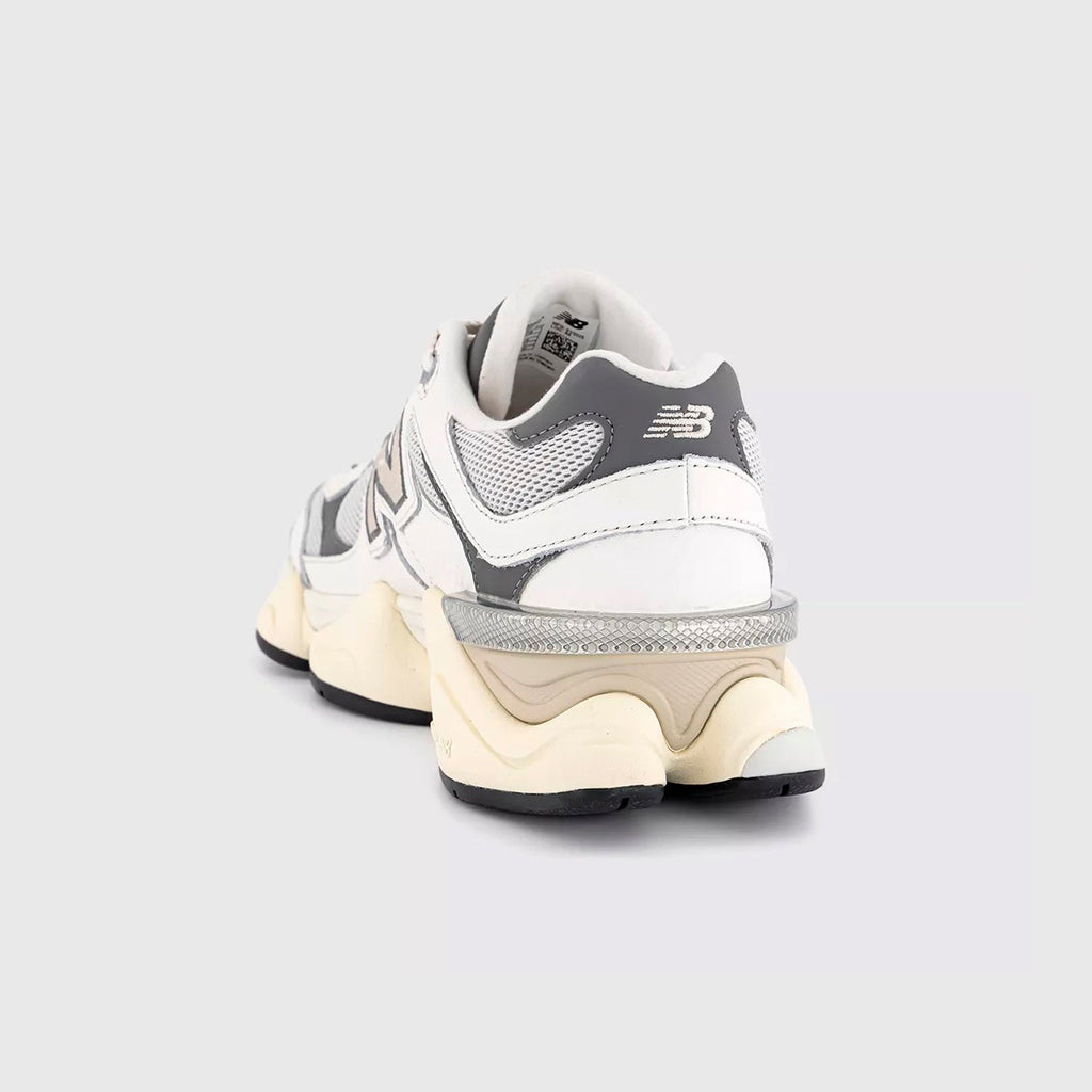 New Balance 9060 – Chunky Retro-Futuristic Sneakers (Unisex)