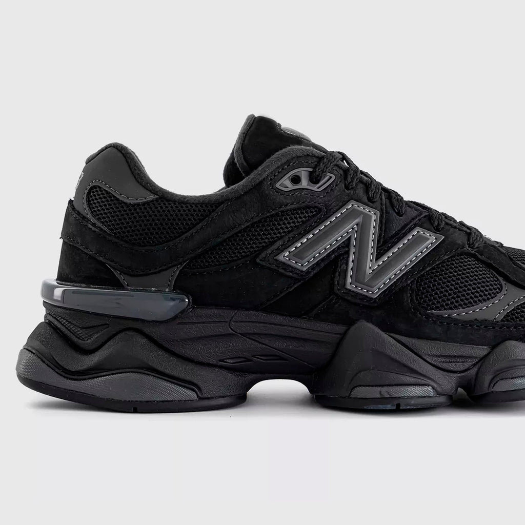 New Balance 9060 – Chunky Retro-Futuristic Sneakers (Unisex)