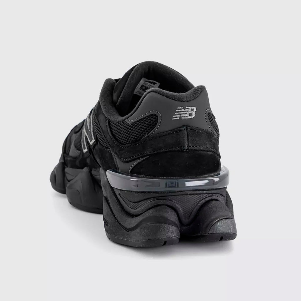 New Balance 9060 – Chunky Retro-Futuristic Sneakers (Unisex)