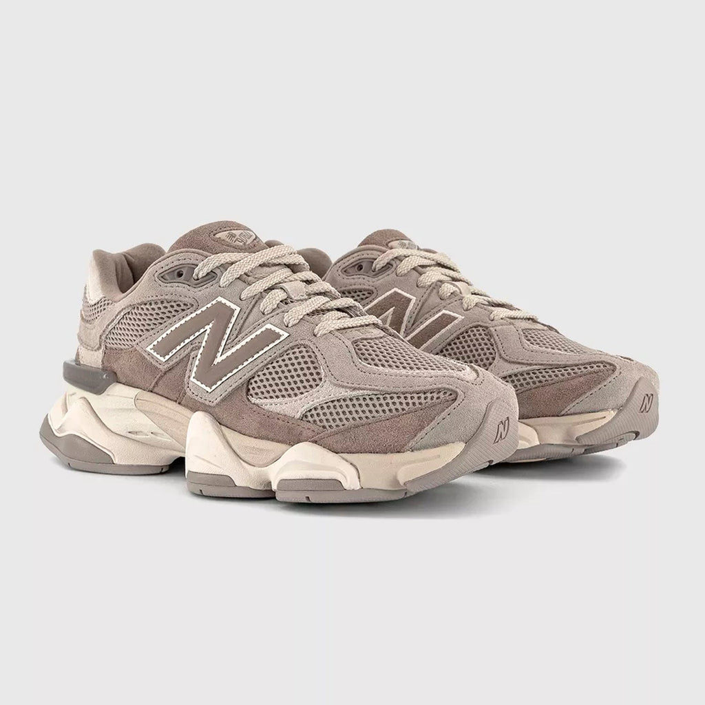 New Balance 9060 – Chunky Retro-Futuristic Sneakers (Unisex)