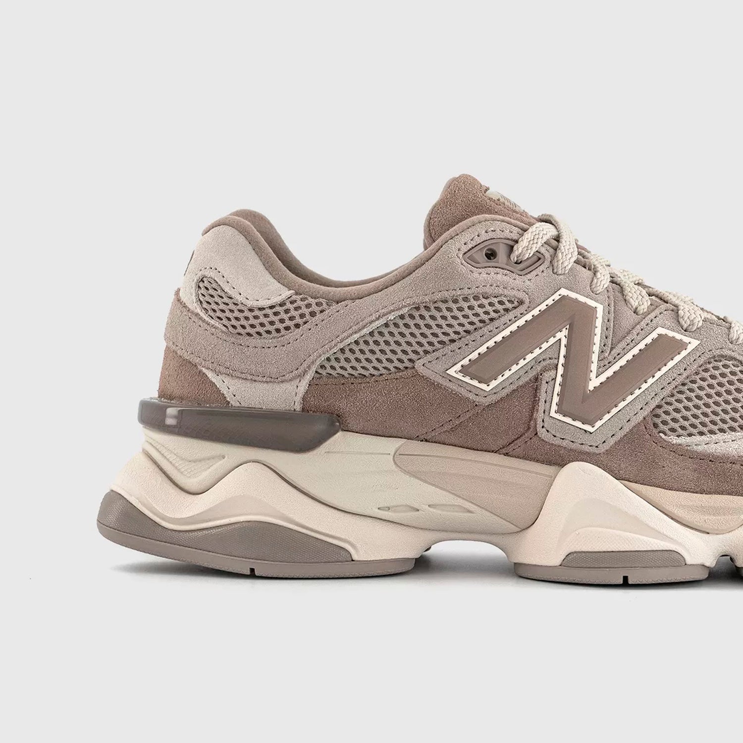 New Balance 9060 – Chunky Retro-Futuristic Sneakers (Unisex)