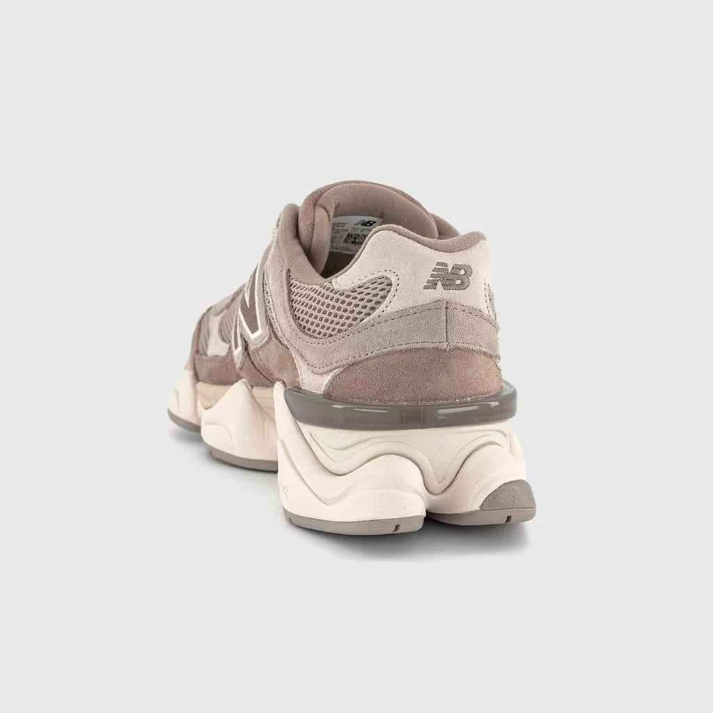 New Balance 9060 – Chunky Retro-Futuristic Sneakers (Unisex)