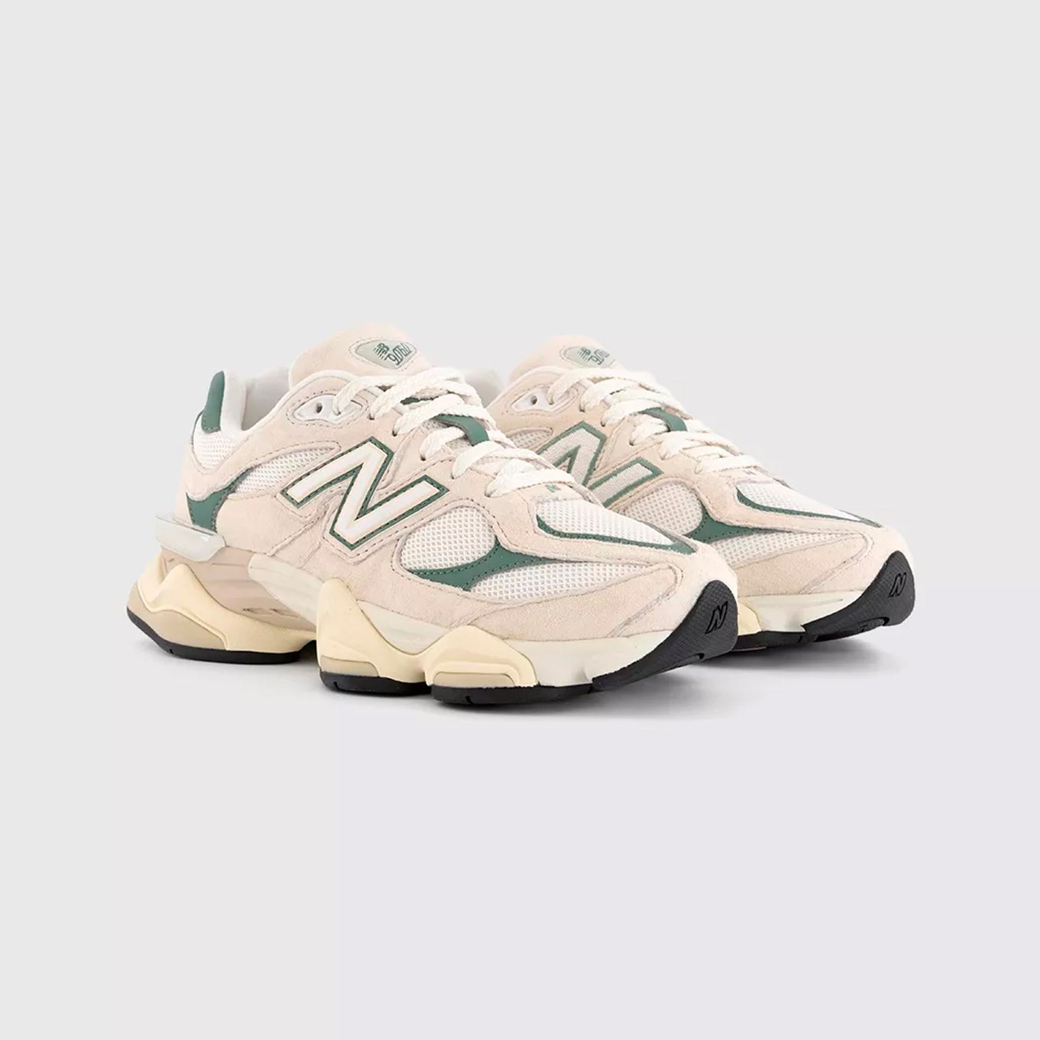 New Balance 9060 – Chunky Retro-Futuristic Sneakers (Unisex)