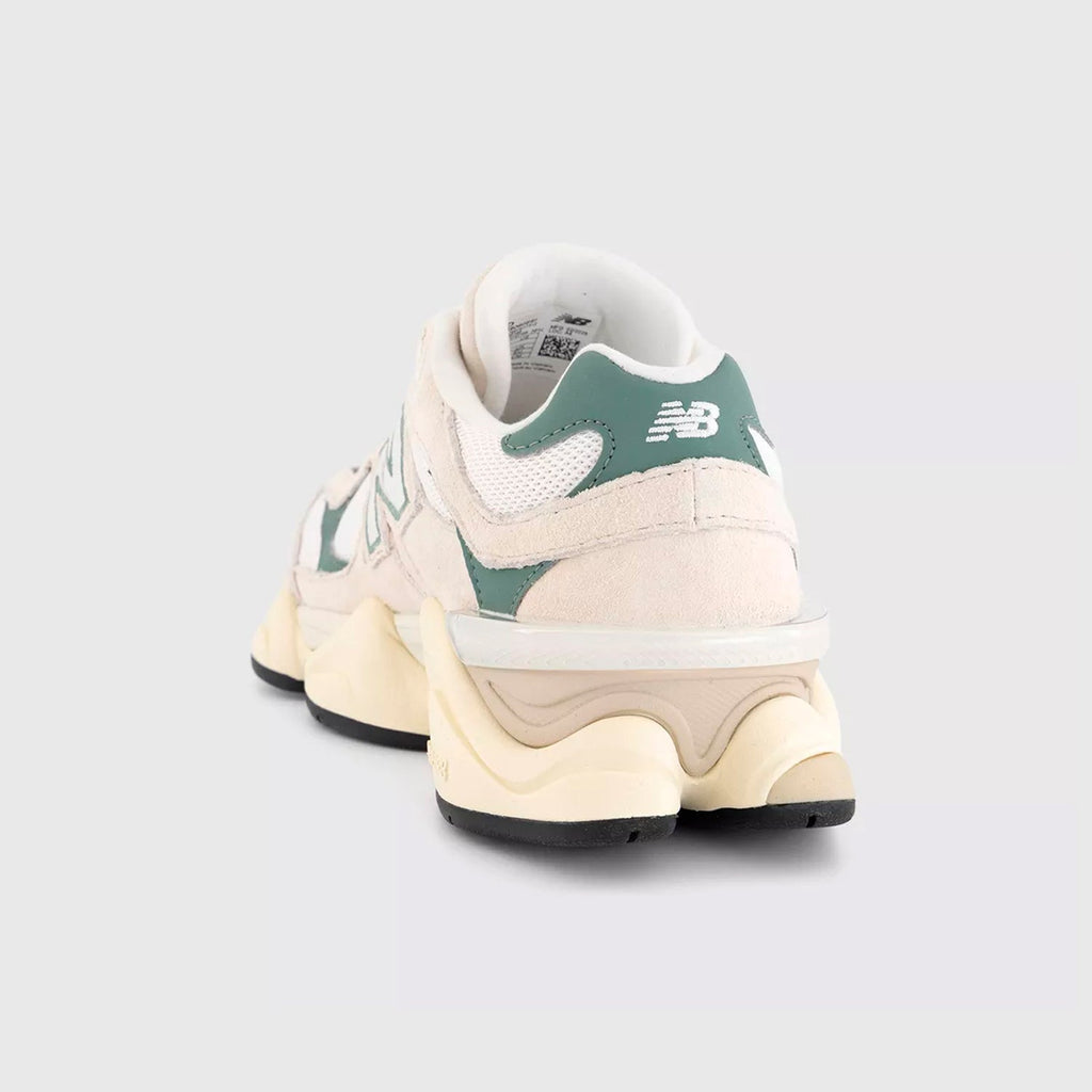 New Balance 9060 – Chunky Retro-Futuristic Sneakers (Unisex)