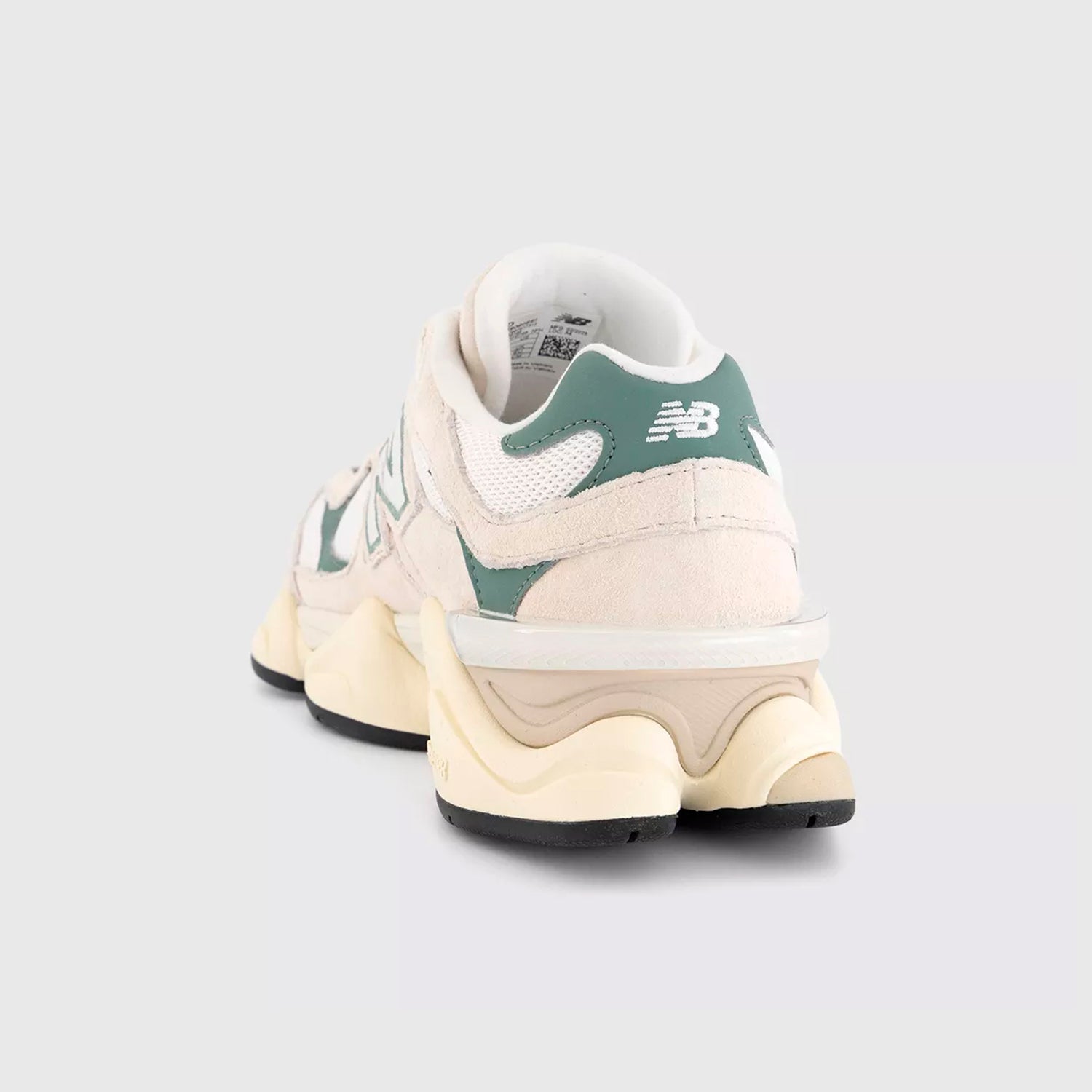 New Balance 9060 – Chunky Retro-Futuristic Sneakers (Unisex)