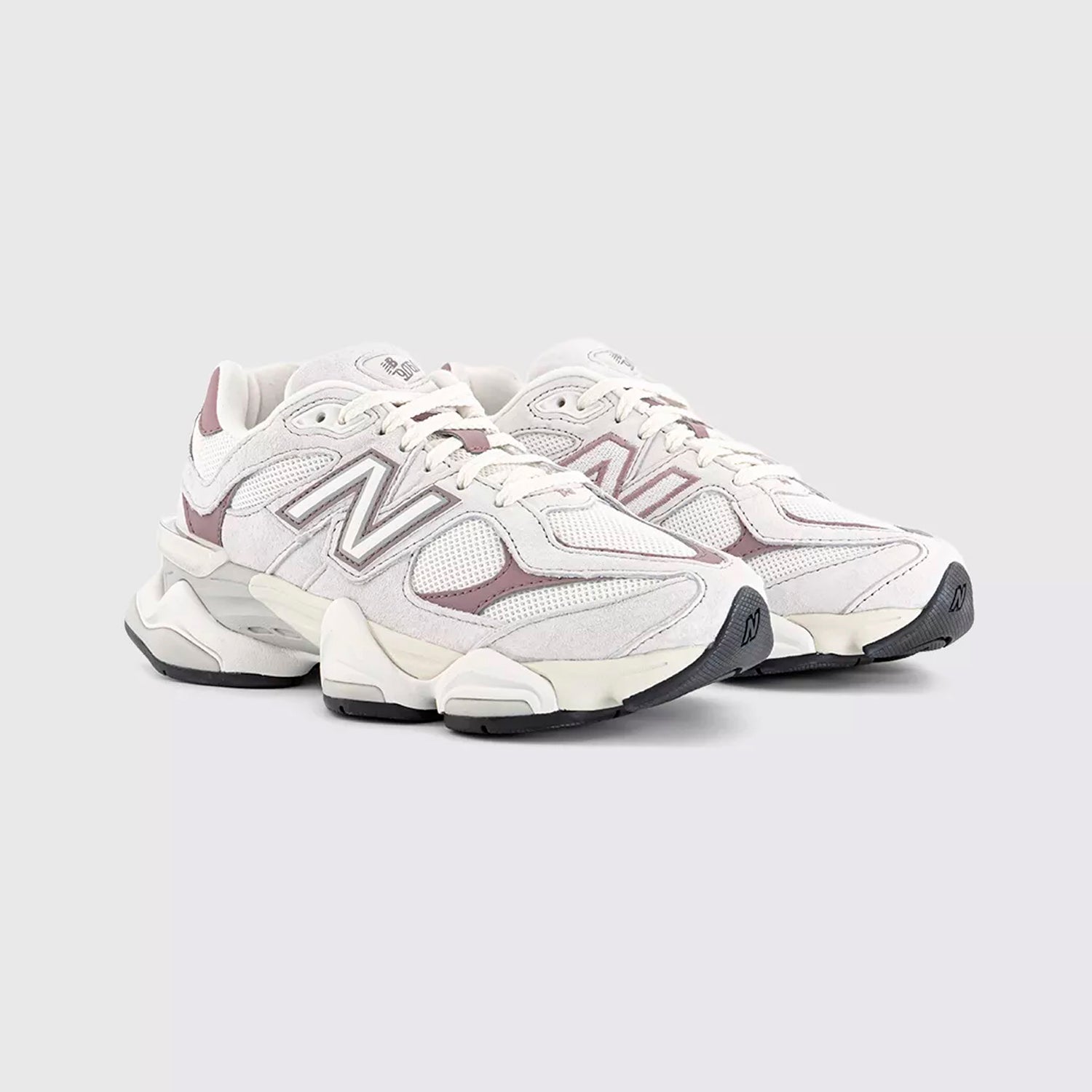 New Balance 9060 – Chunky Retro-Futuristic Sneakers (Unisex)