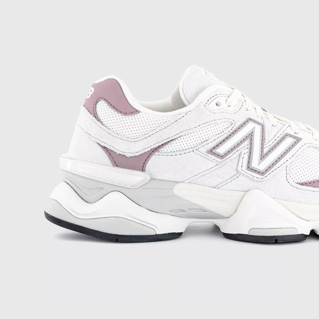 New Balance 9060 – Chunky Retro-Futuristic Sneakers (Unisex)