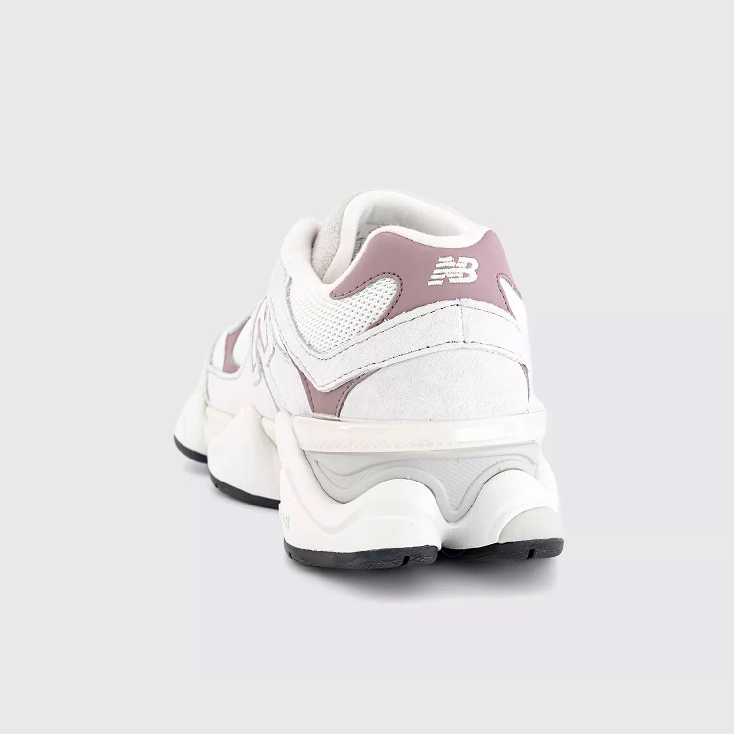 New Balance 9060 – Chunky Retro-Futuristic Sneakers (Unisex)